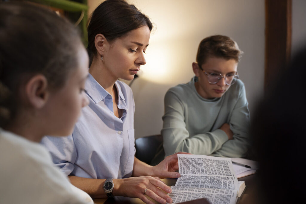 ninos siendo parte escuela dominical scaled.jpg